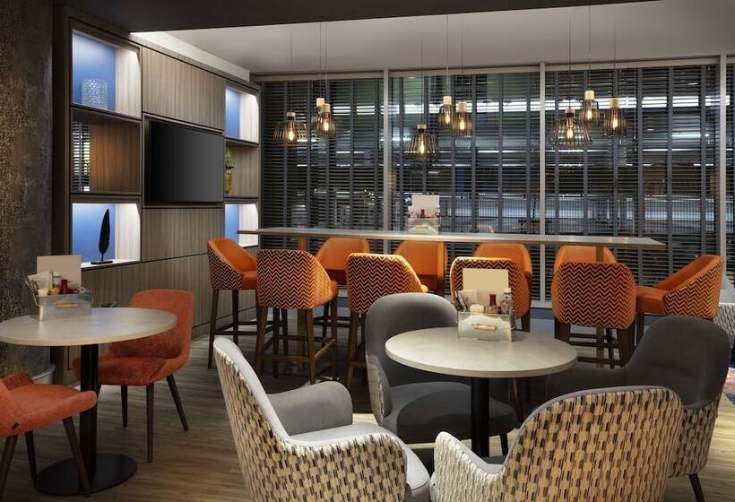 בית מלון כפרי Leonardo Exeter