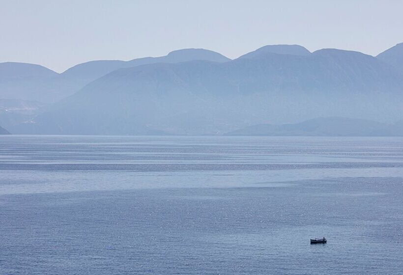 هتل Aquila Elounda Village Resort, Suites & Spa