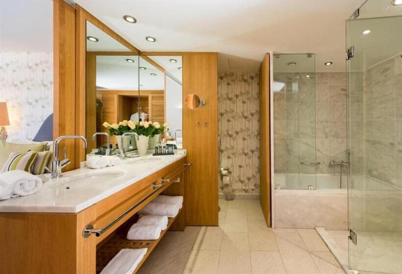 هتل Aquila Elounda Village Resort, Suites & Spa