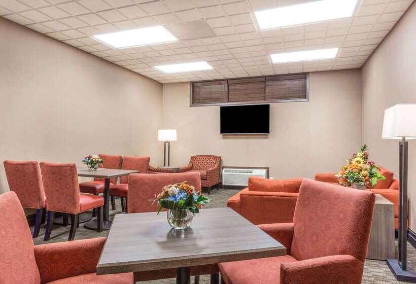 هتل Wingate By Wyndham Regina