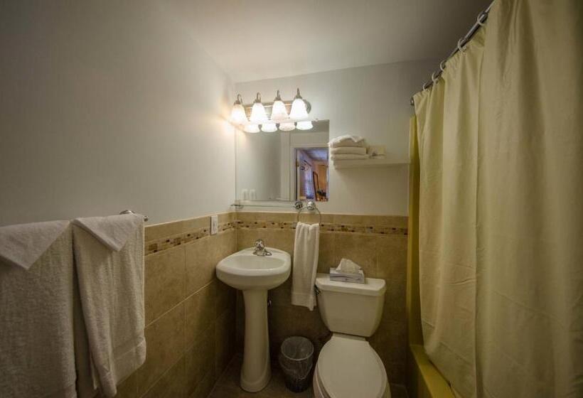 مُتل Compass Family Resort