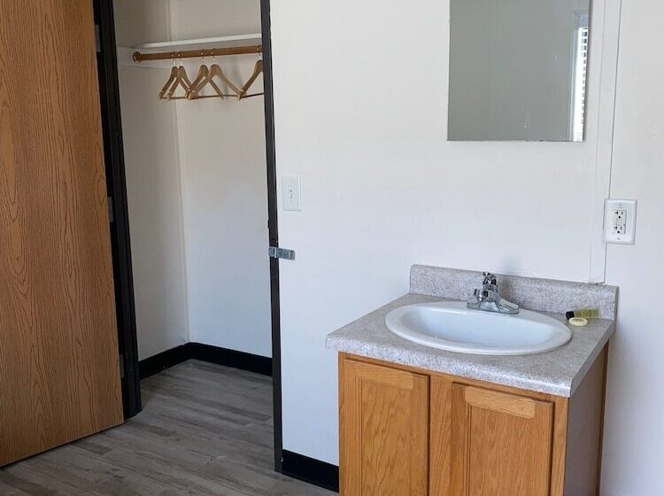 호텔 Ibex  Workforce Housing