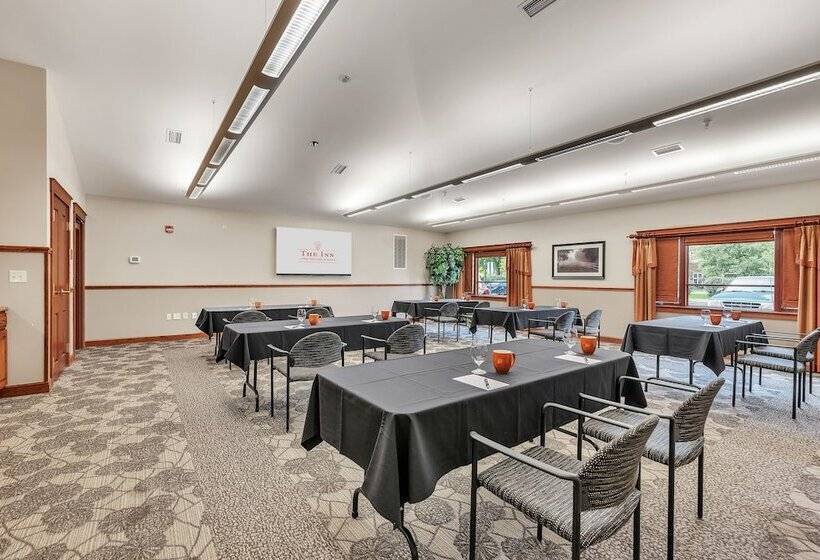 호텔 The Inn At Ohio Northern University