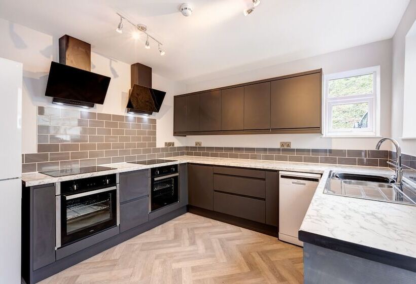 Bondgate Hotel East Midlands Airport