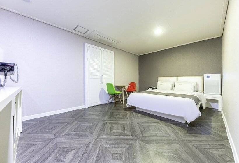 فندق على الطريق Gunsan Sky