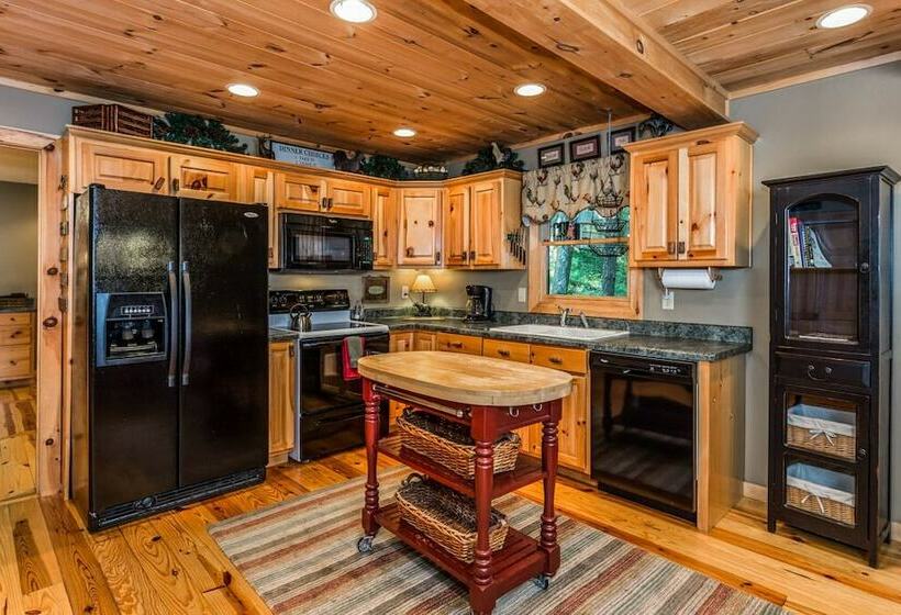 Twin Falls Stunning Landscape With 10ft Waterfall