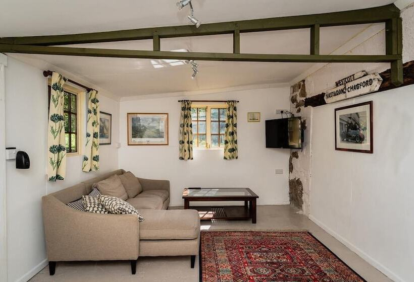 Weeke Brook   Quintessential Thatched Luxury Devon Cottage