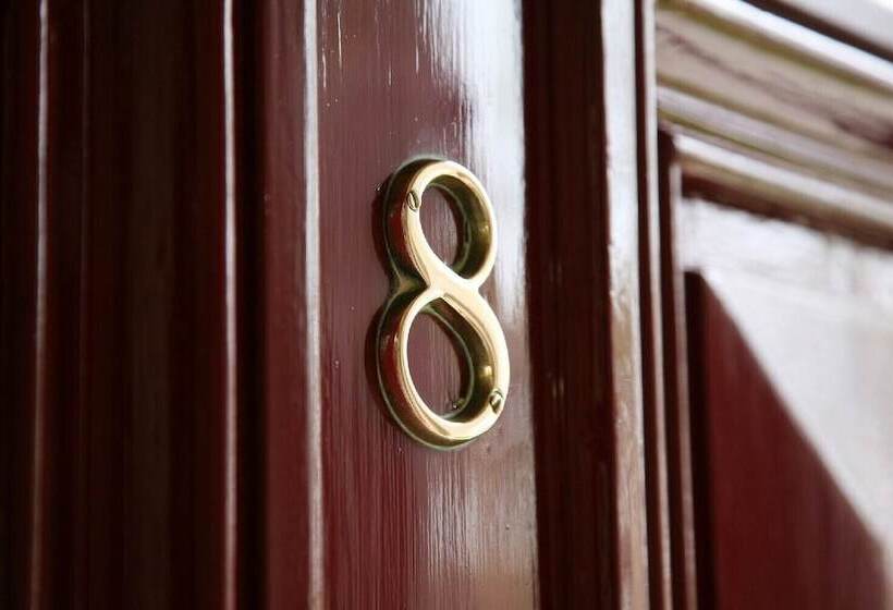 تختخواب و صبحانه Alexandra Court