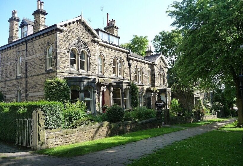تختخواب و صبحانه Alexandra Court