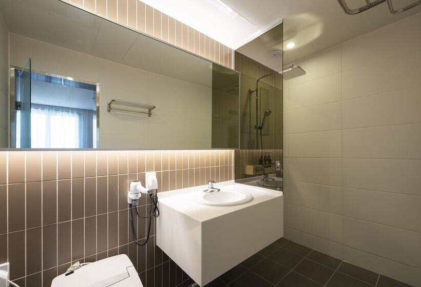 בית מלון כפרי Brown Dot Tongyeong