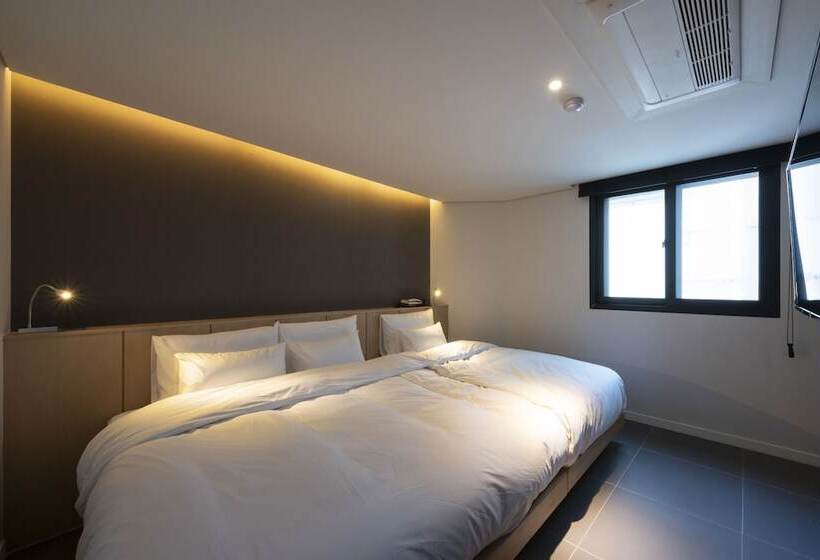 בית מלון כפרי Brown Dot Tongyeong