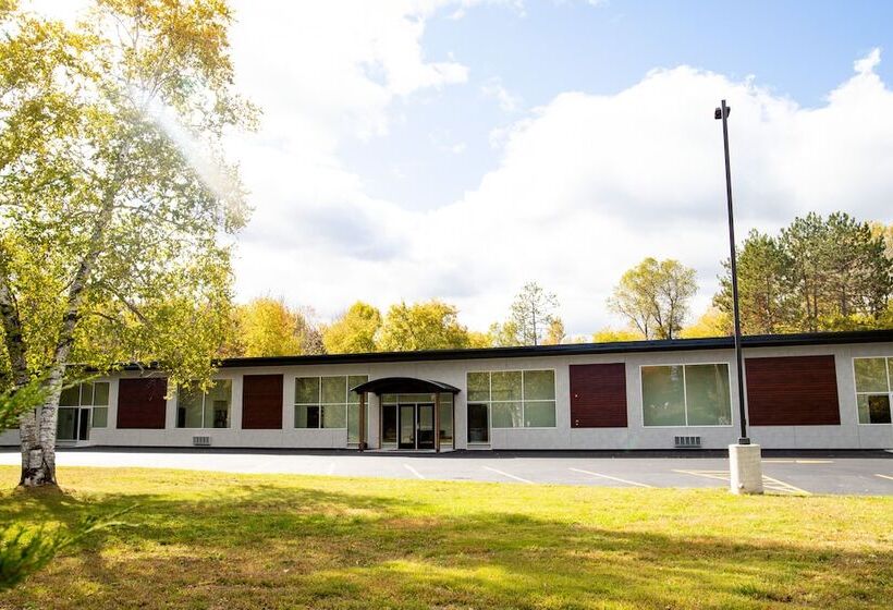 فندق Menominee River Extended Stay