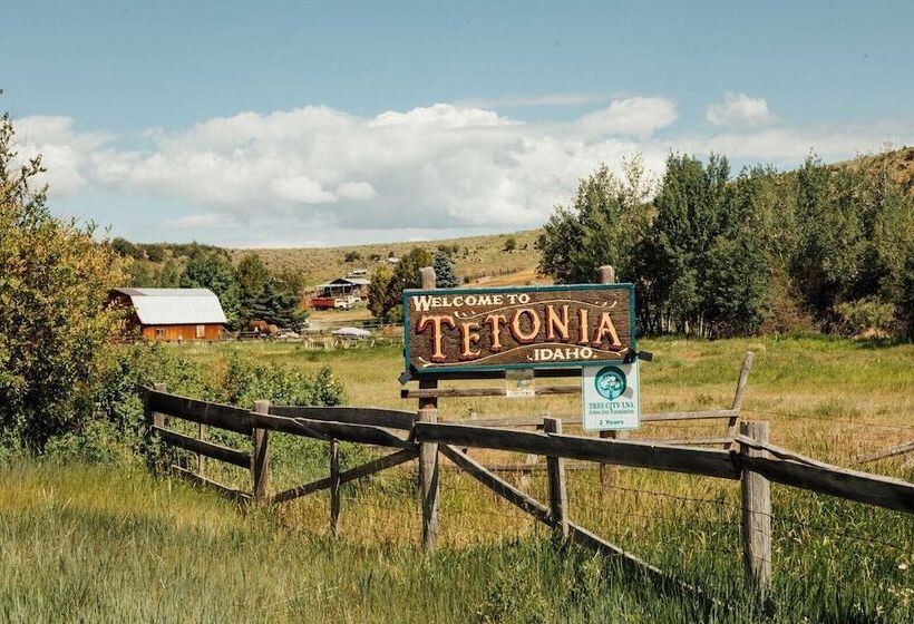 Отель Teton Peaks Resort