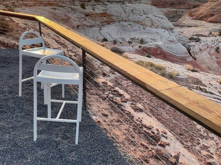בית מלון כפרי Under Canvas Lake Powellgrand Staircase
