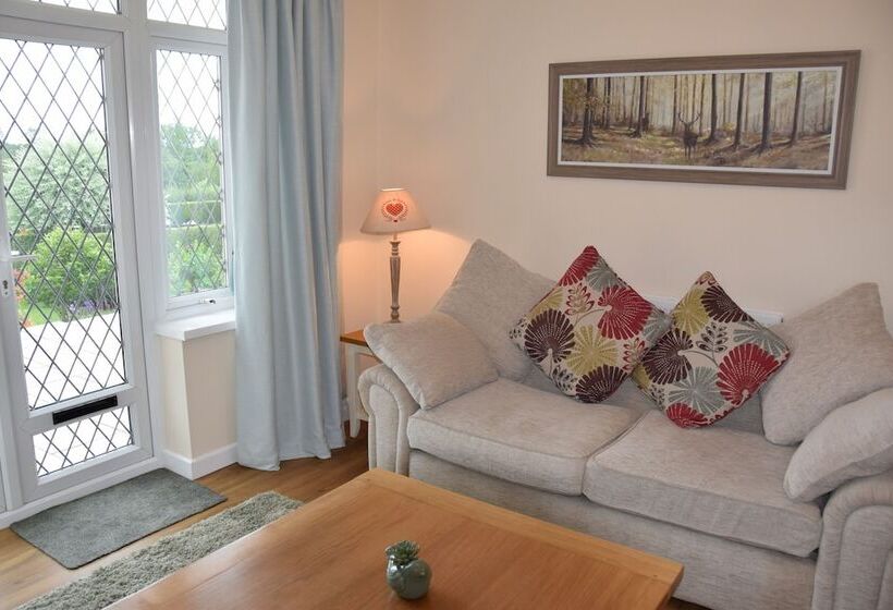 2 Bed Cottage   Sleeps4   Garden   Bbq