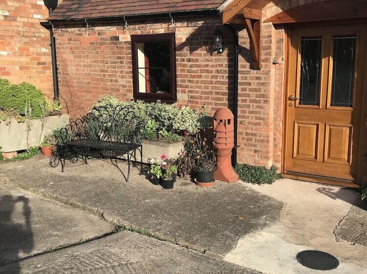 پانسیون Lovely 1 Bed Cottage In Nuneaton