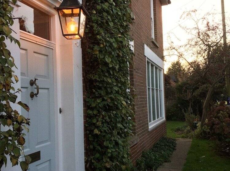 بنسيون Saddlers