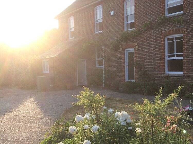 بنسيون Saddlers