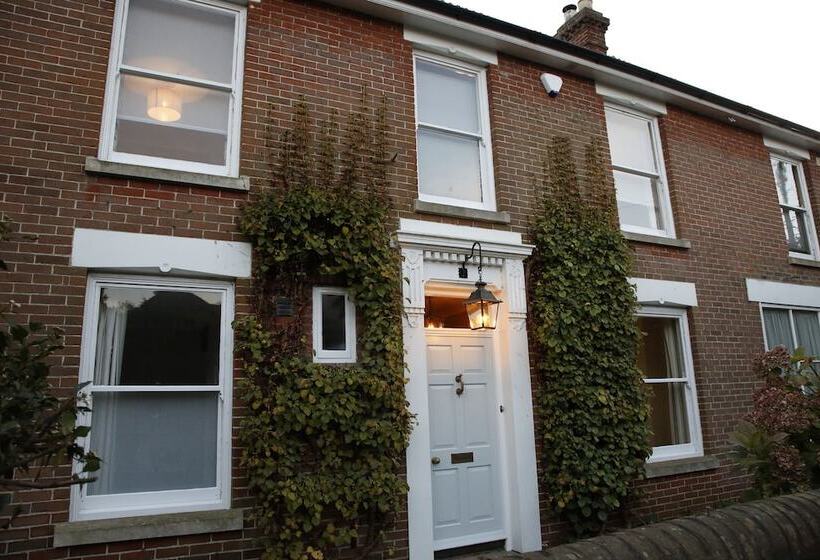 بنسيون Saddlers