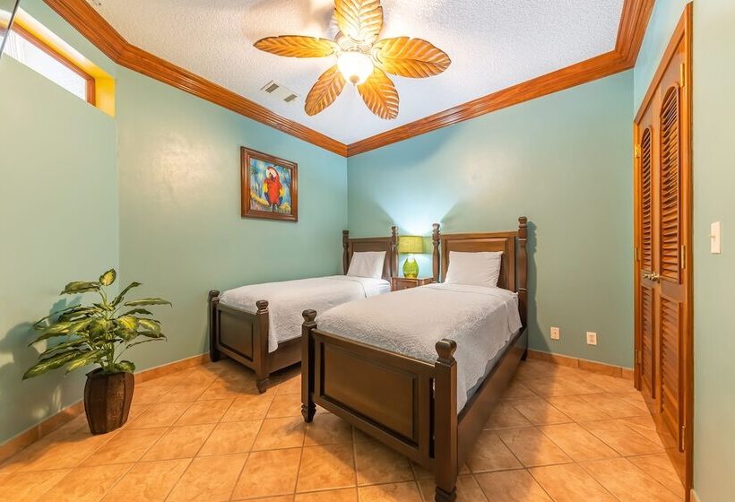 Grand Colony Island Villas