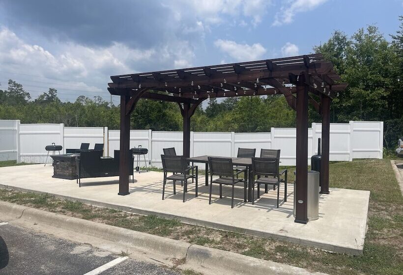 Отель Country Inn & Suites By Radisson, Midway   Tallahassee West