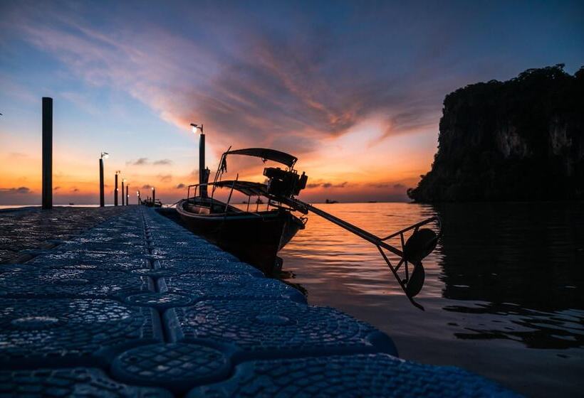 هتل Holiday Ao Nang Beach Resort, Krabi