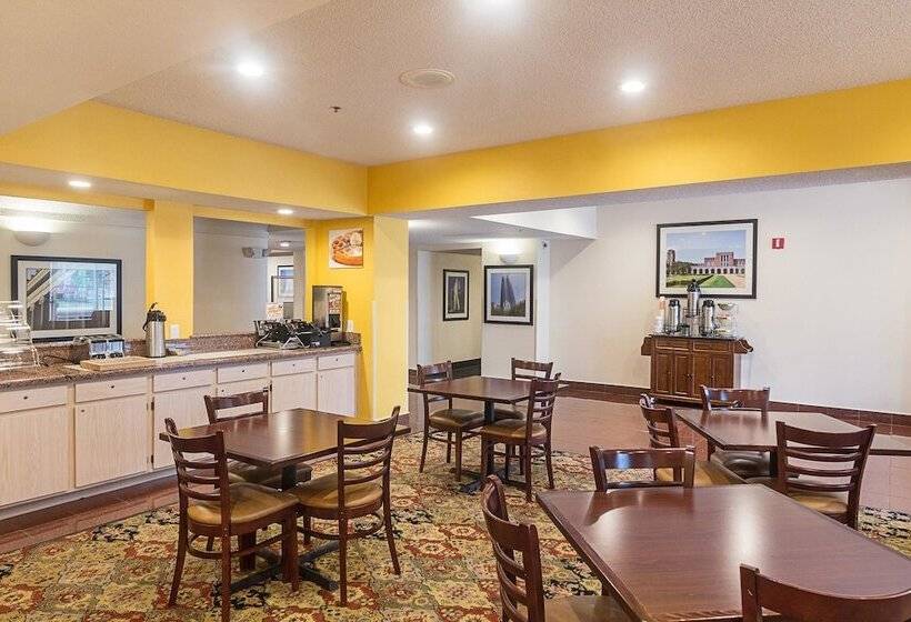 هتل Quality Inn & Suites West Chase