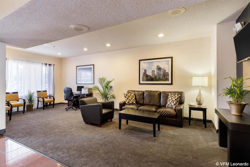 هتل Quality Inn & Suites West Chase