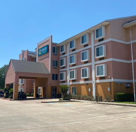 هتل Quality Inn & Suites West Chase