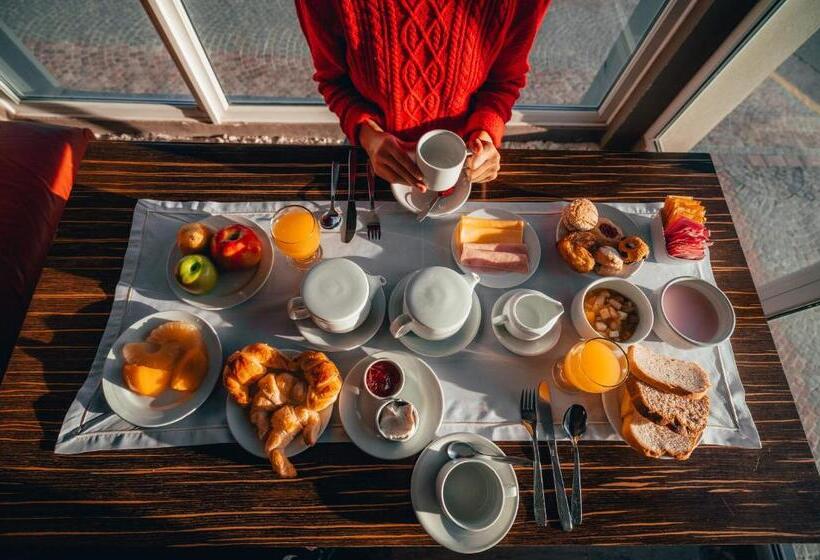 فندق Rayentray Grand