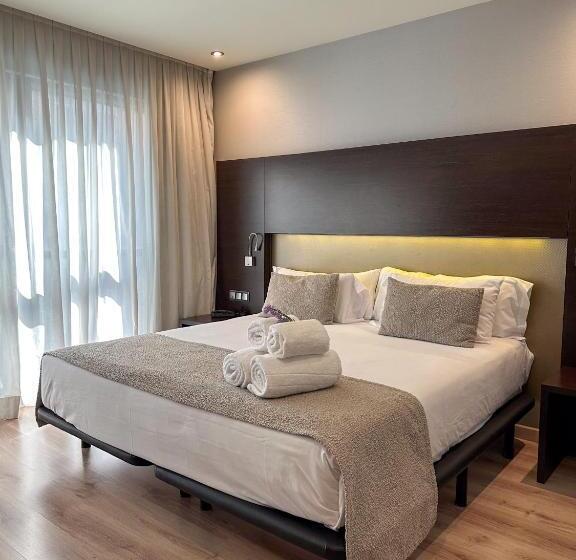 هتل Turia Granada