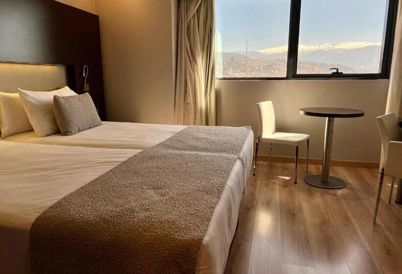 هتل Turia Granada