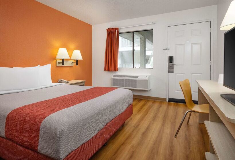 Motel 6 Buena Park, Ca   Knotts Berry Farm   Disneyland