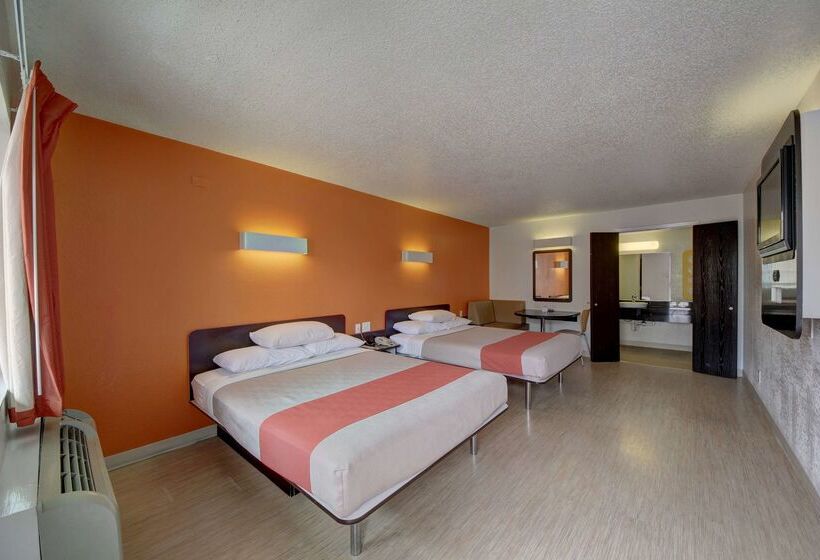Motel 6 San Antonio, Tx  Downtown  Market Square