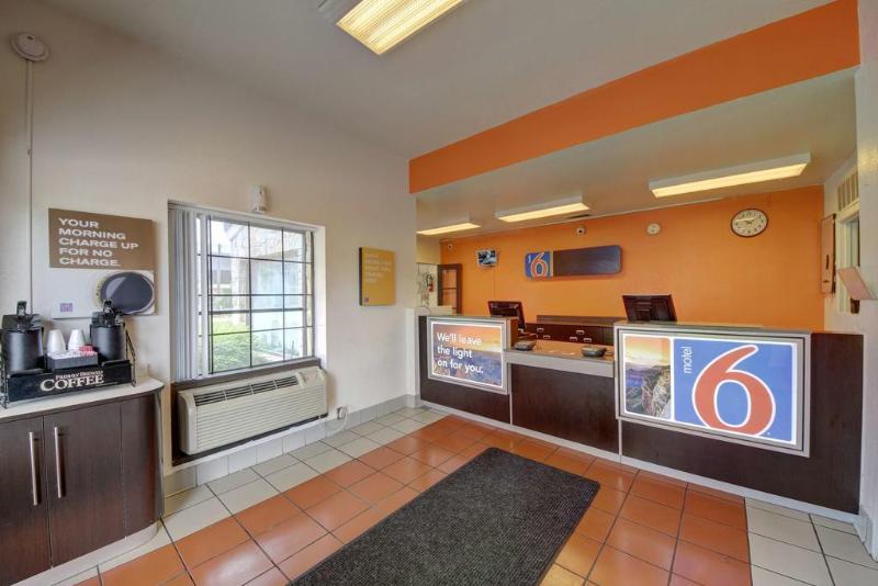 Motel 6 San Antonio, Tx  Downtown  Market Square