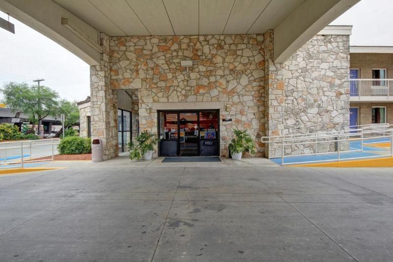 Motel 6 San Antonio, Tx  Downtown  Market Square