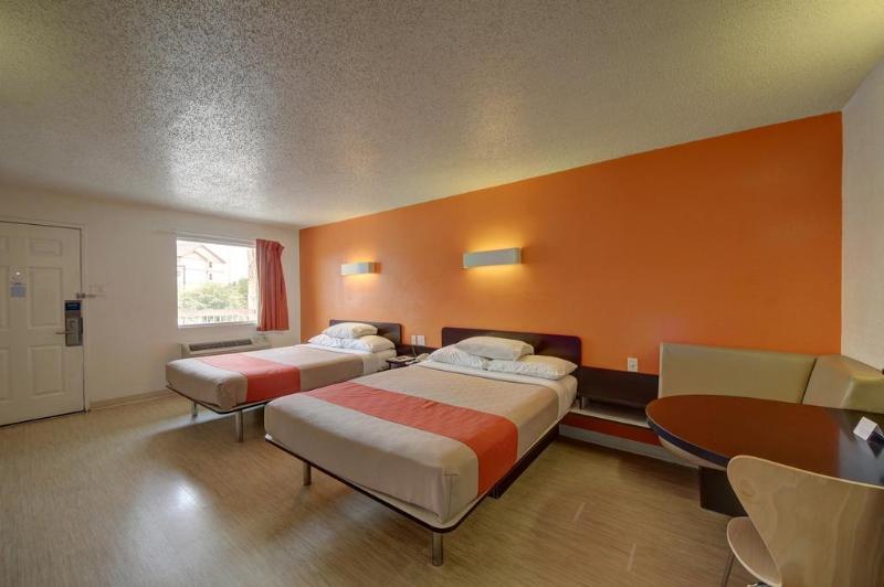 Motel 6 San Antonio, Tx  Downtown  Market Square