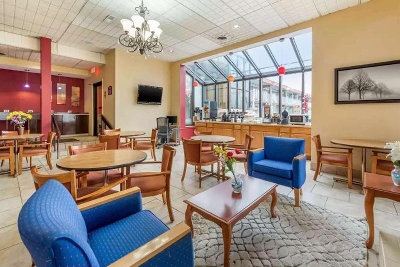 בית מלון כפרי Days Inn By Wyndham Perrysburg Toledo