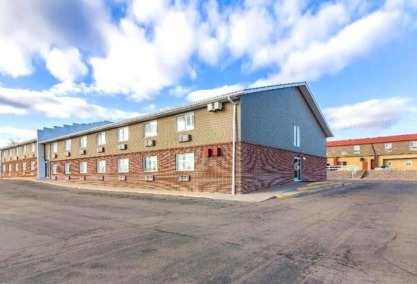 هتل Sky Palace Inn & Suites Mccook