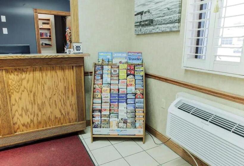 هتل Sky Palace Inn & Suites Mccook