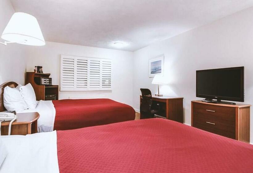 هتل Sky Palace Inn & Suites Mccook