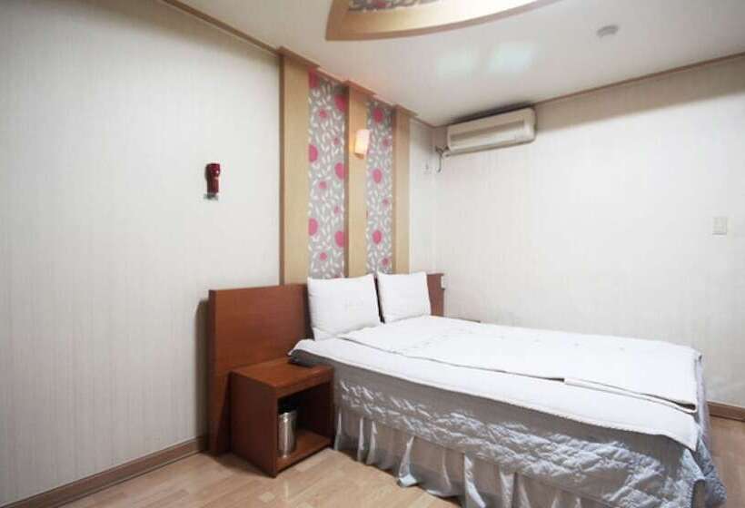 فندق على الطريق Gunsan Thema