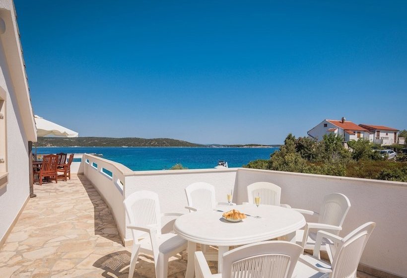 Beautiful Villa On The Coast In Sevid