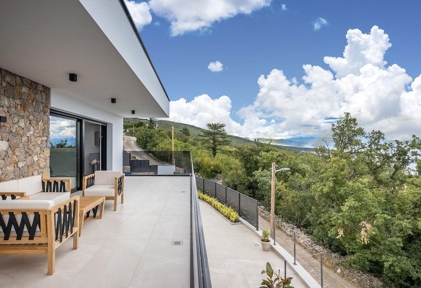 Deluxe Villa Provvidenza With Breathtaking Sea View