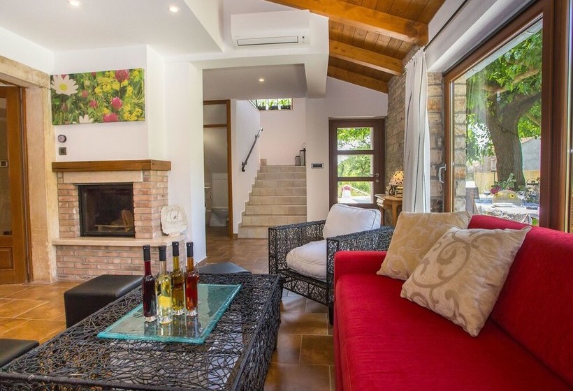 Beautiful Decorated Villa For 8 Persons With Private Pool In A Quiet Location