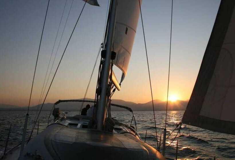 ホテル Sailing Yacht By Owner, Holidays To Greek Islands