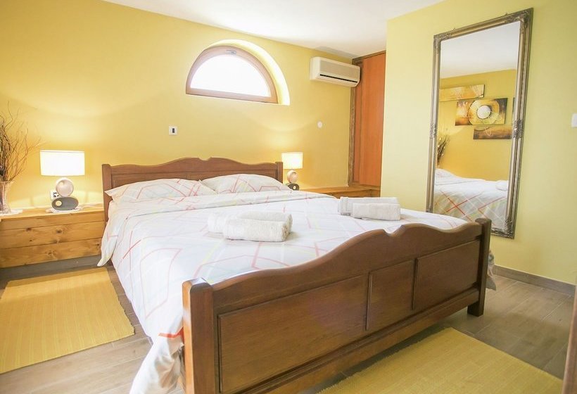 Unique Villa For Up To 8 Persons, With Pool, Hot Tub & Beautiful Garden