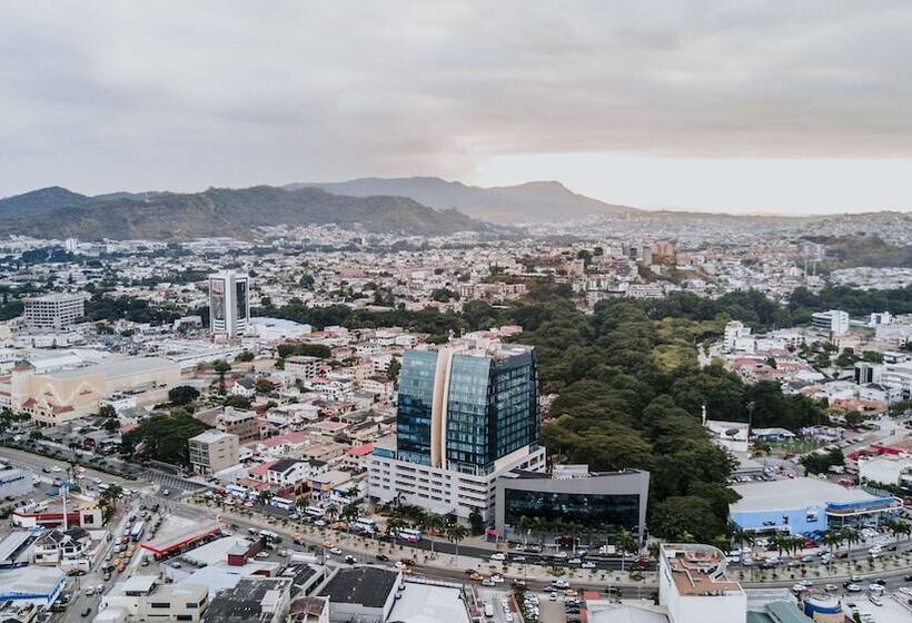 هتل Courtyard By Marriott Guayaquil