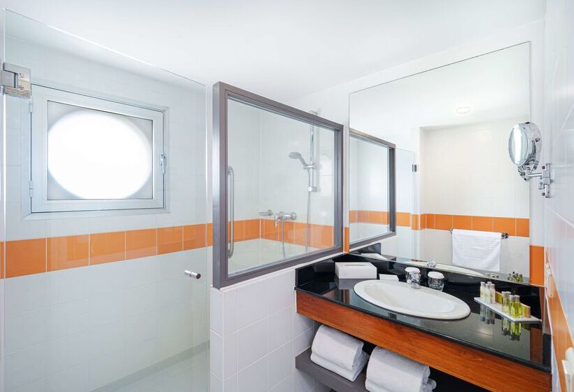 هتل Hilton Noumea La Promenade Residences