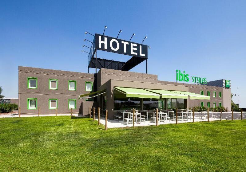 فندق Ibis Styles Lleida Torrefarrera